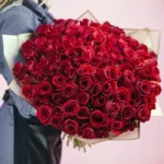 100_red_roses_medley_bouquet.jpg
