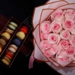 20_pink_roses_with_12pcs_macaroons_2.jpg