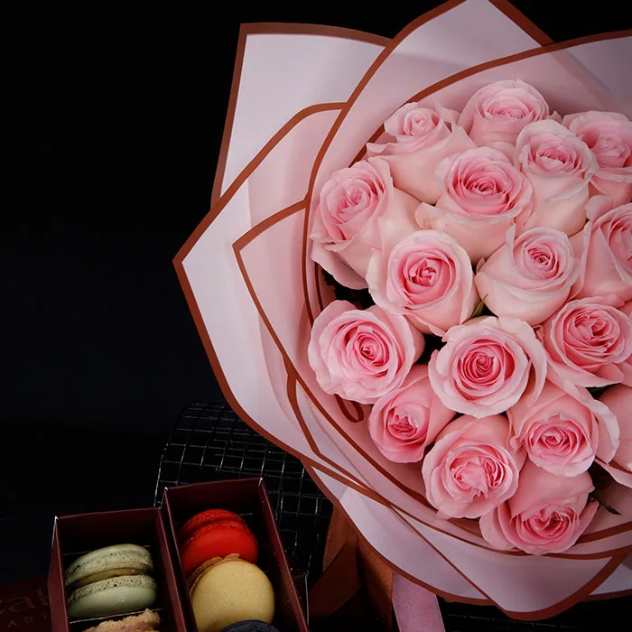 20 pink roses with 12pcs macaroons 3 jpg