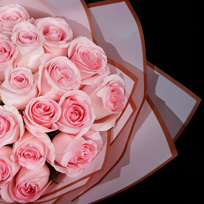 20 pink roses with 6pcs macaroons 2 jpg