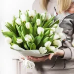 25_white_tulips_in_bouquet.jpg
