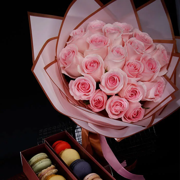 30 pink rose bouquet iwith macaroons 2 jpg