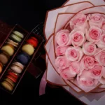 30_pink_rose_bouquet_iwith_macaroons_3_.jpg