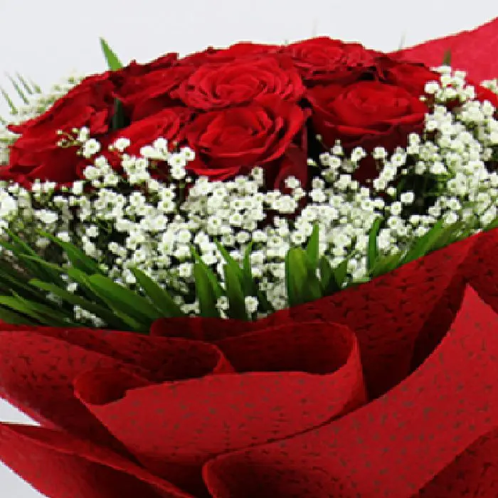 bouquet of red roses with chocolate
