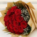 hand_bouquet_of_bewitching_red_roses_1.png
