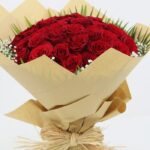 hand_bouquet_of_graceful_red_roses_1.png