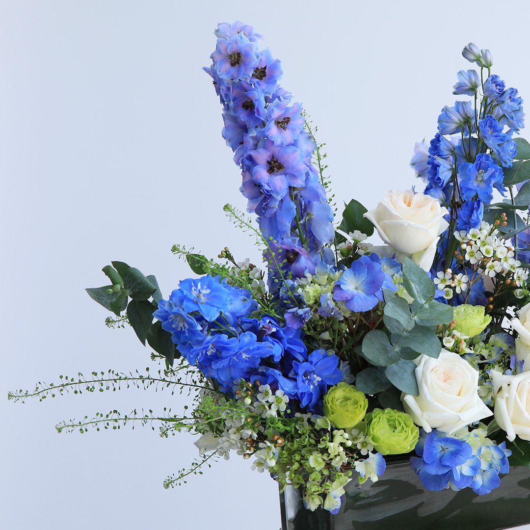 Royal Centerpiece flower arrangement by Black Tulip Flowers