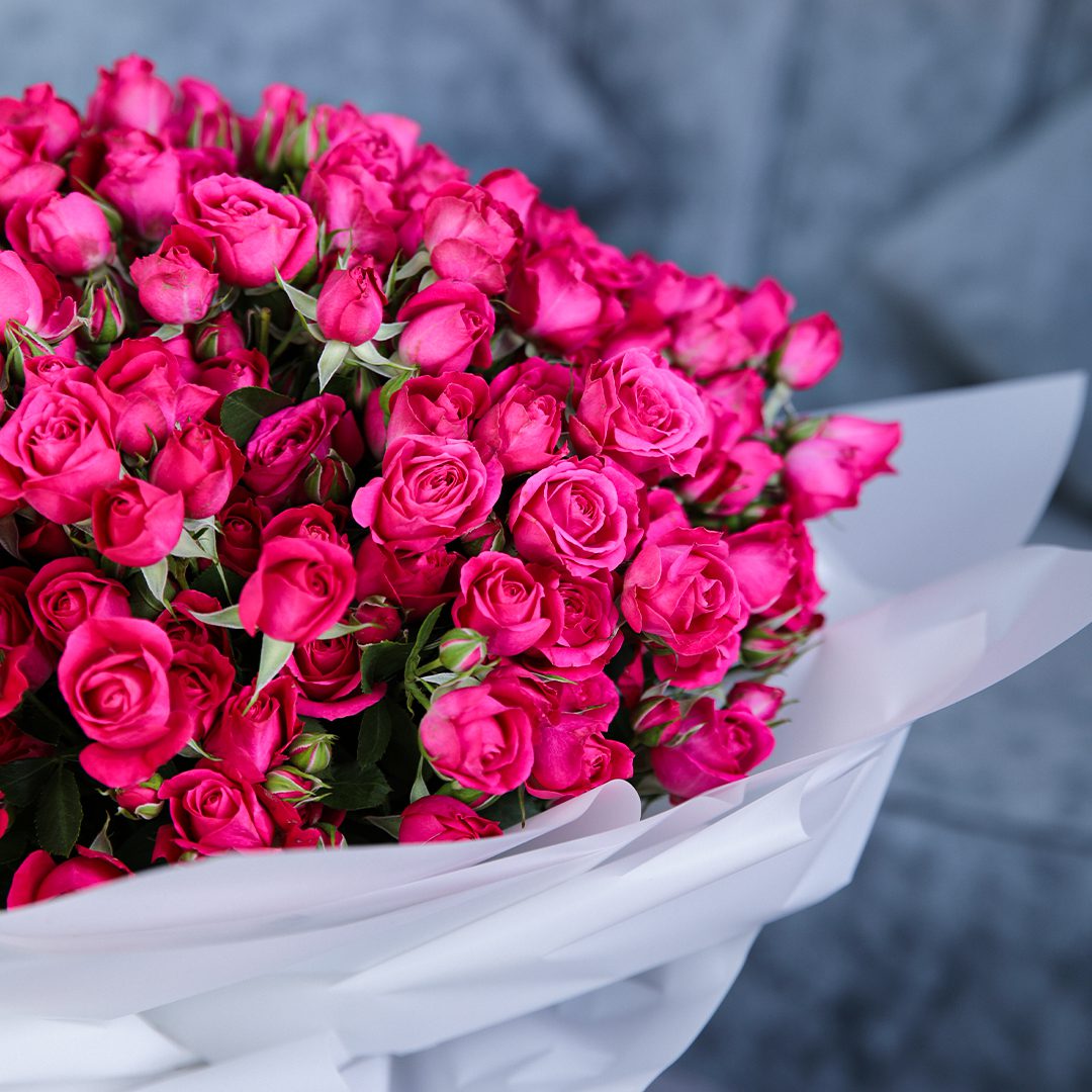 Striking Pink Rose Bouquet by Black Tulip Flowers