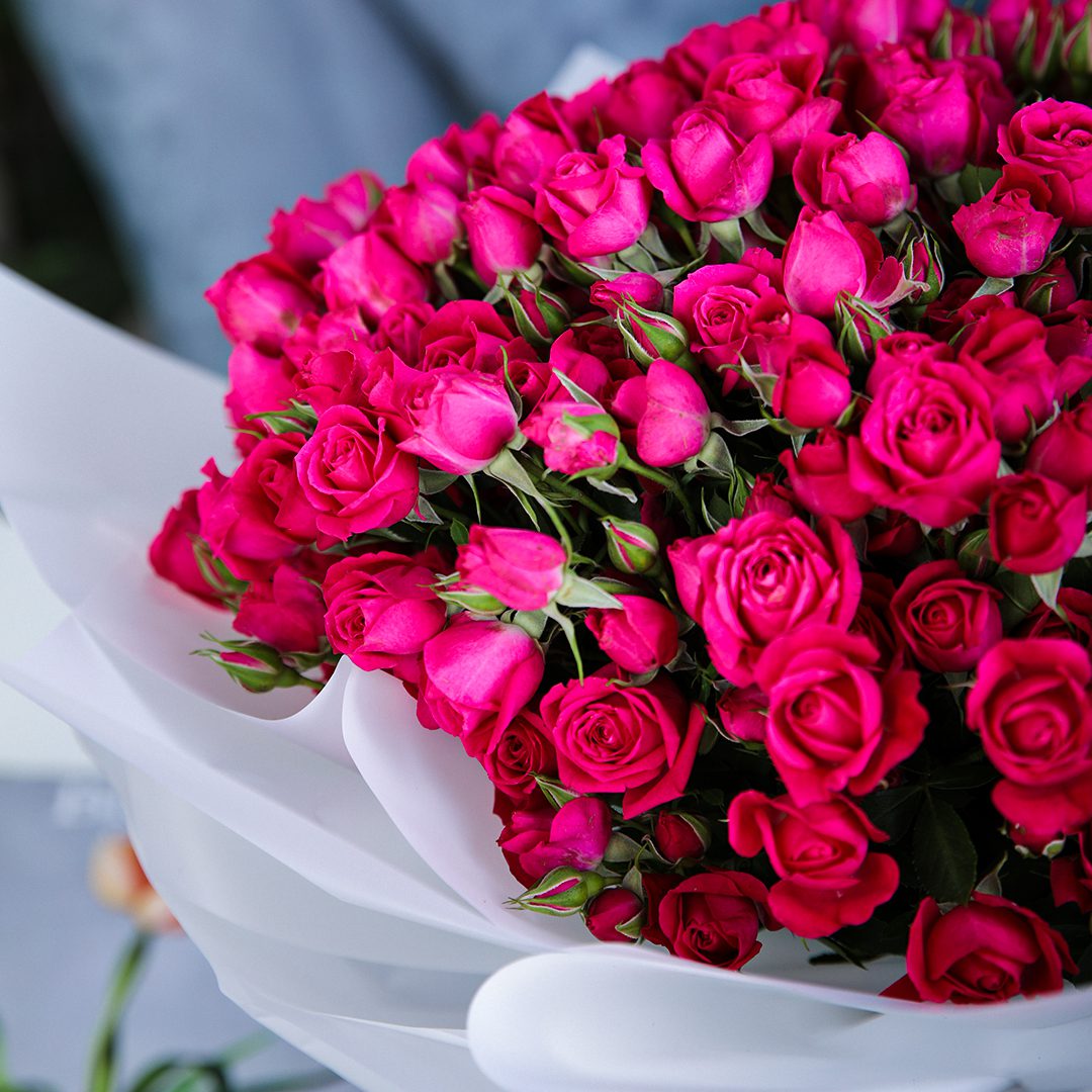 Striking Pink Rose Bouquet by Black Tulip Flowers
