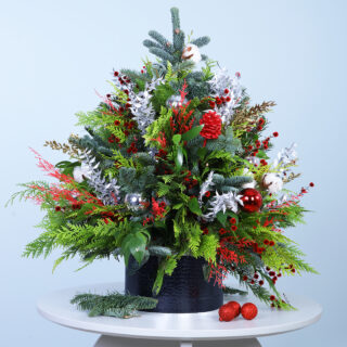 christmas box of flowers in the dubai online flower delivery gifts