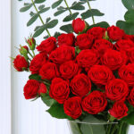 Red Spray Rose in Vase (20 stems) 3 3