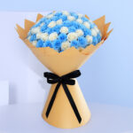 blue-white-rose-bouquet