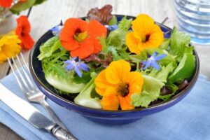 Flowers You Can Eat (Yes, Really!) - Discover Edible Flowers 3 9 Tips to Follow When Eating Flowers Raw