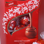 Lindor Milk Chocolate Box - 200g 5 05