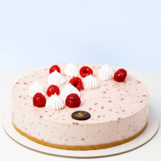 Raspberry Cheesecake 1 Kg by Mister Baker with fresh raspberries and whipped cream topping