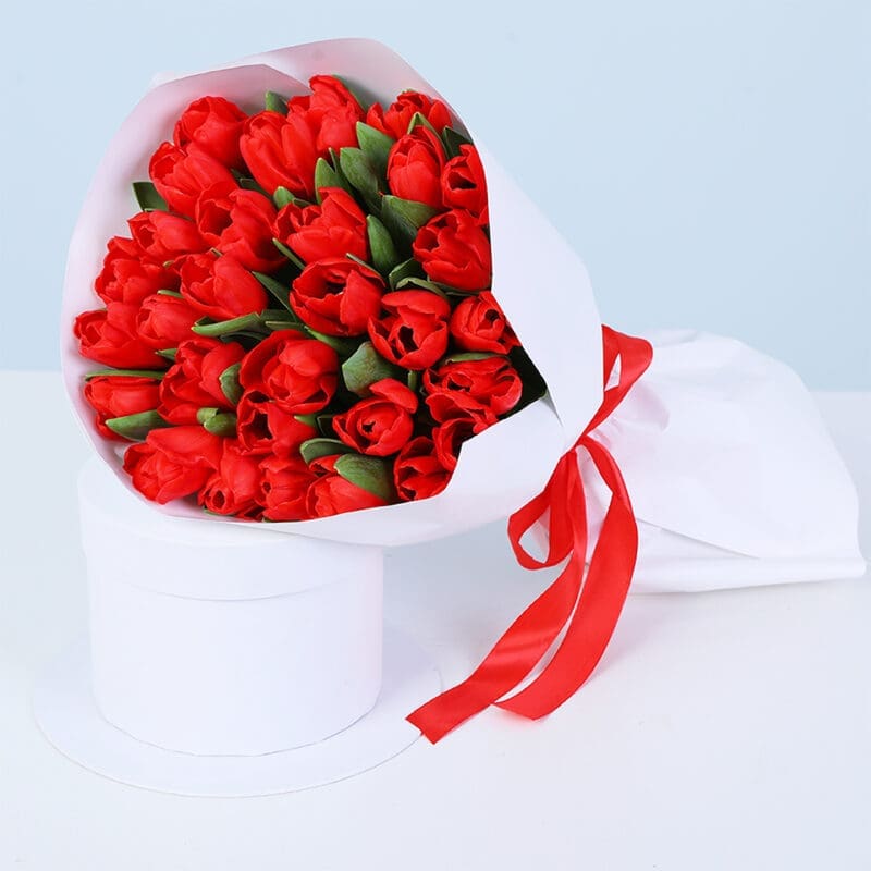 30 red tulips valentines day bouquet 03