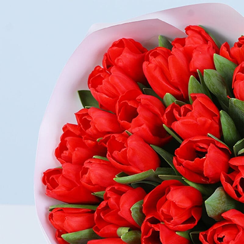 30 red tulips valentines day bouquet 04