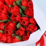 30-red-tulips-valentines-day-bouquet_05