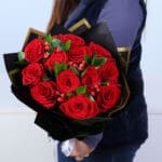 classic-red-flowers-bouquet