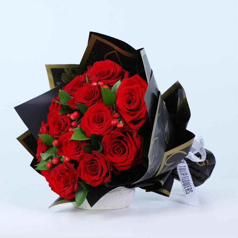 classic red flowers bouquet 02