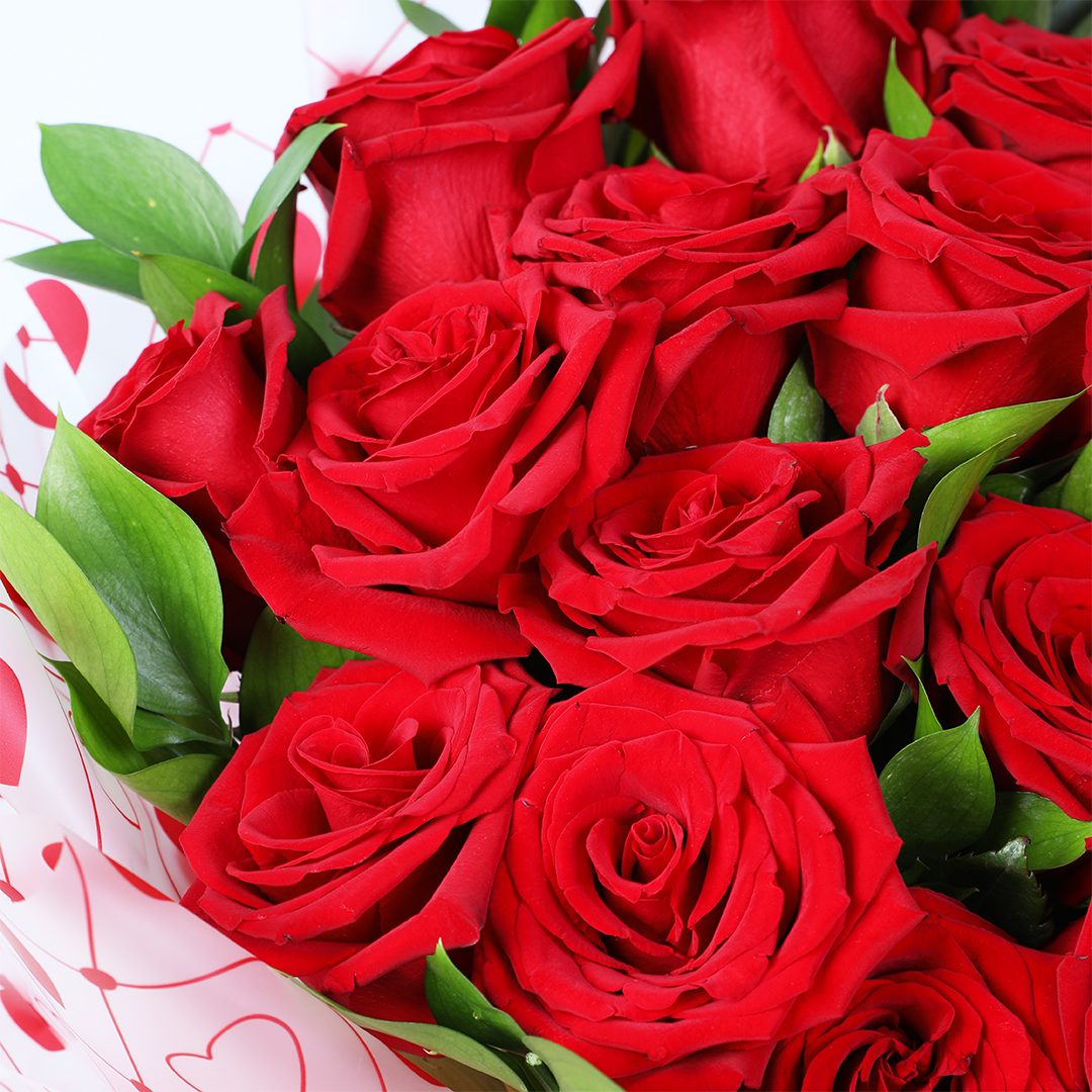 Heart Center Roses Heart Style Red Roses Romantic Bouquet Online