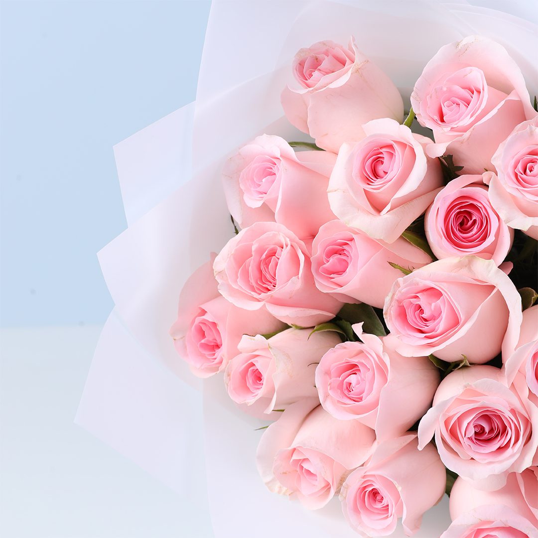 Blushing Roses & Chocolates - 20 Pink Titanic Roses with 24 Ferrero