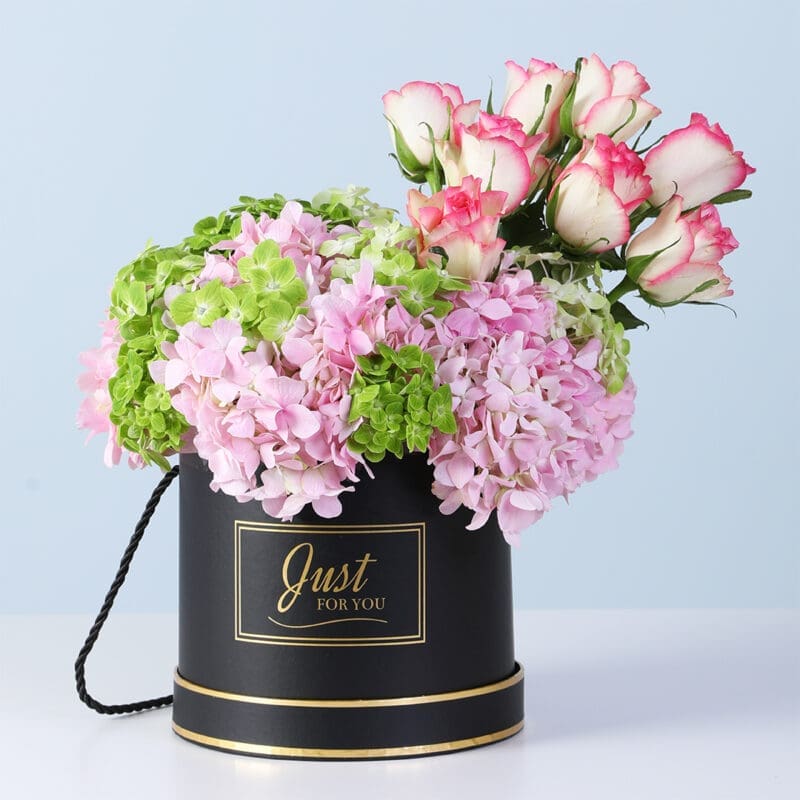 chic-floral-arrangement-luxury-box Graceful pastel floral arrangement presented in a luxury black display box