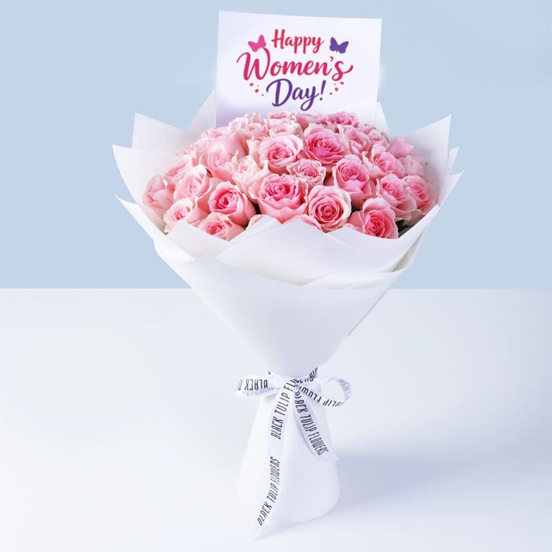 feminine-charm-light-pink-titanic-roses__01_02 feminine charm light pink titanic roses 01 02