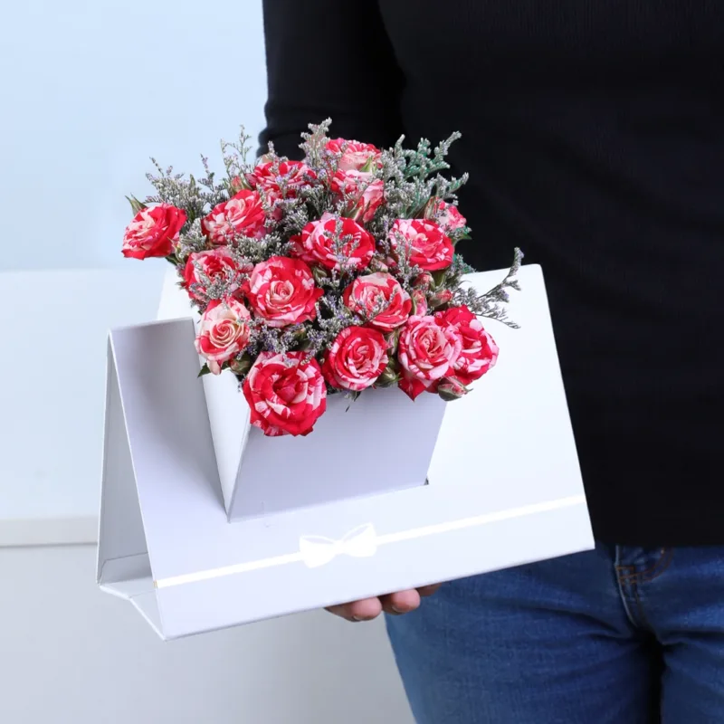 double-colour-spray-rose-white-envelope-box Double Colour Spray Rose White Envelope Box featuring 6 stems of fresh double-colour spray roses with delicate caspia arranged in a premium white envelope-style flower box.