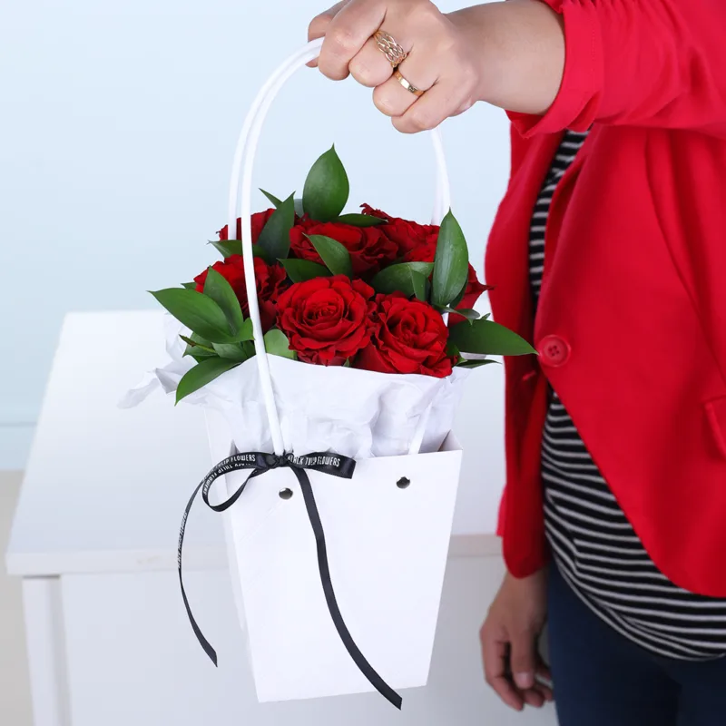 red rose floral bag with ferrero raffaello 02